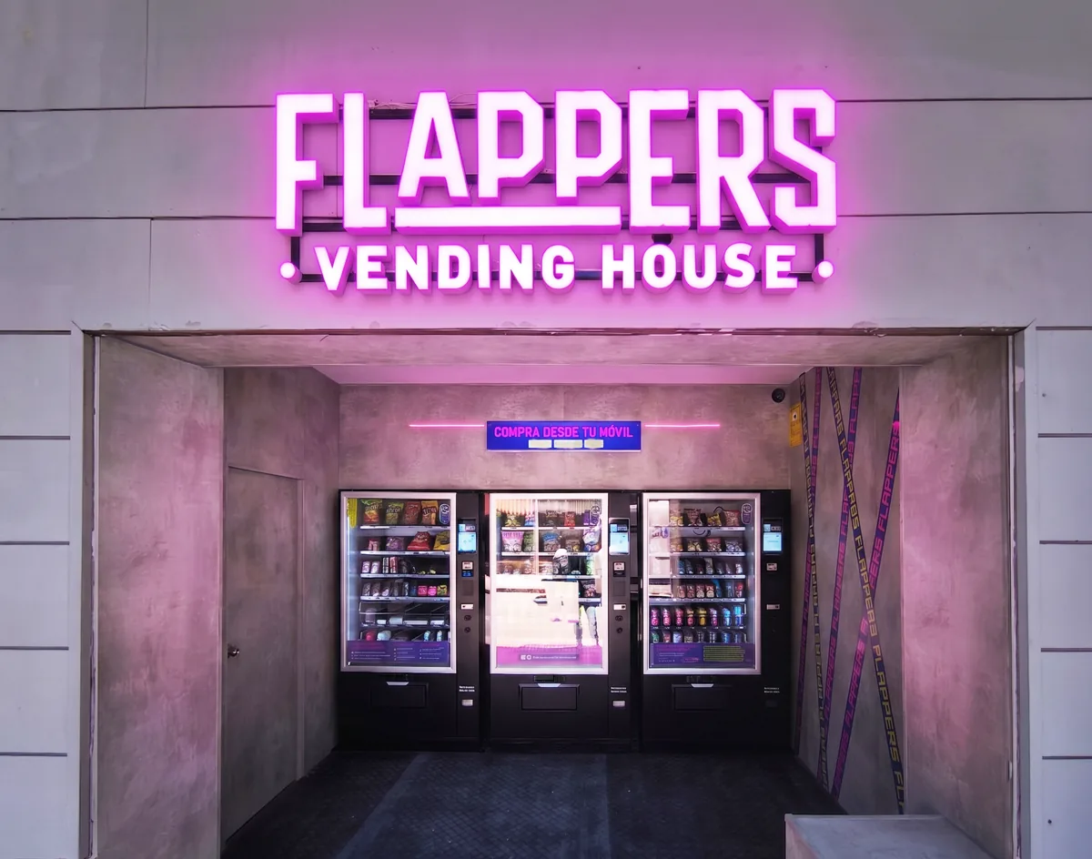 Tienda FLAPPERS de Alcorcón — rótulo neón y máquinas con uNobo Connect